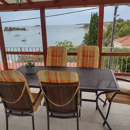 아파트 Two Bedroom With Terrace And Sea View