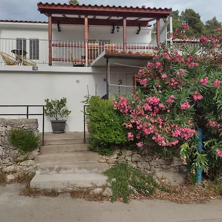 Two Bedroom With Terrace And Sea View Ostrvo Šijak