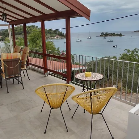 Two Bedroom With Terrace And Sea View 아파트 *