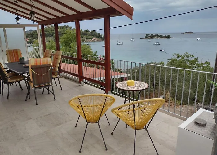 Two Bedroom With Terrace And Sea View 아파트 *