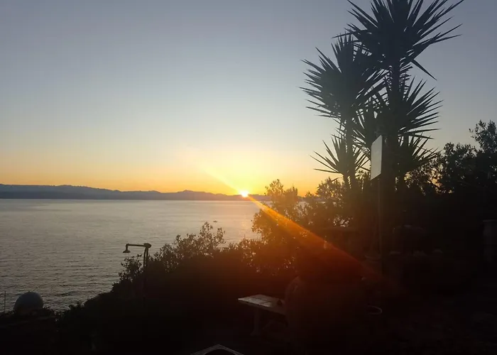 Two Bedroom With Terrace And Sea View 아파트 *